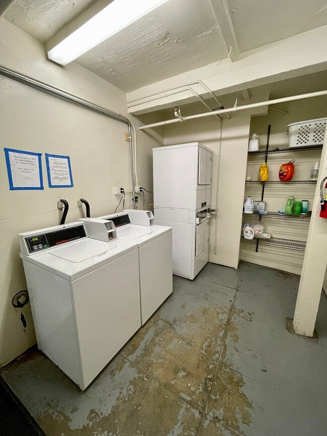 Building Photo - 1885 Golden Gate Ave