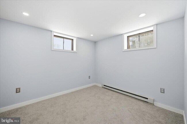 Building Photo - 311 S Buckmarsh St
