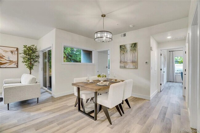 Building Photo - Luxury 2Bd/2Ba Corner Condo in Louisville