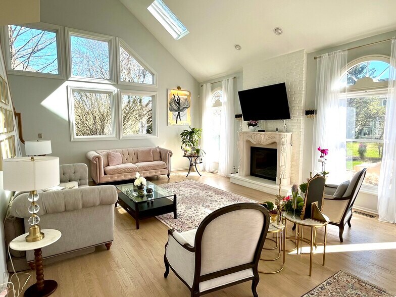 Building Photo - 4311 Camelot Cir