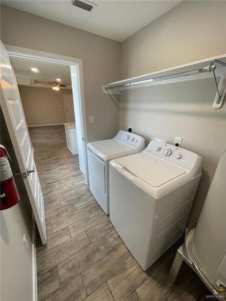 Building Photo - 1424 Alta Vista Dr