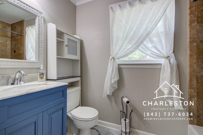 Building Photo - 1502 Woodcrest Ave