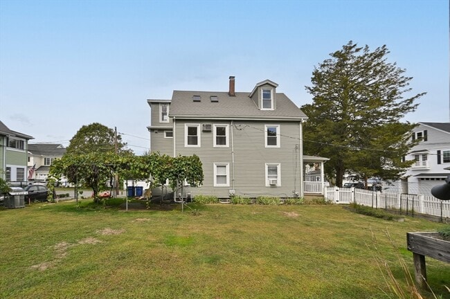 Building Photo - 7 Perham St