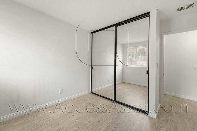 Building Photo - 15630 Half Moon Dr