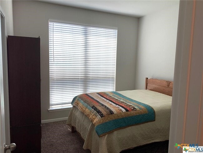 Building Photo - 515 Salt Lick Dr