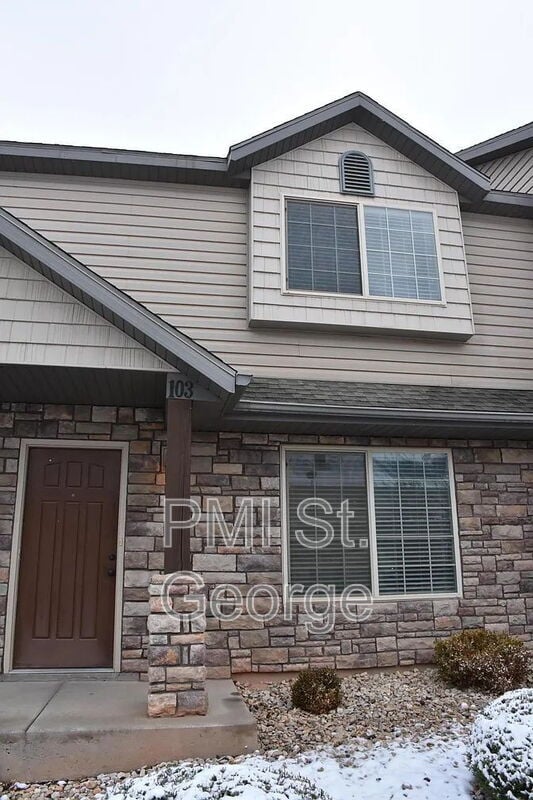 Building Photo - 340 1425 N St