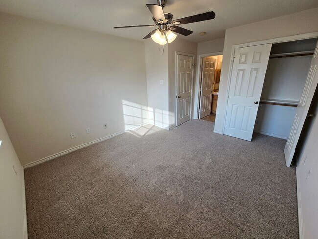 Building Photo - College Station - 3 Bedrooms / 3 bath Duplex on Oldenburg