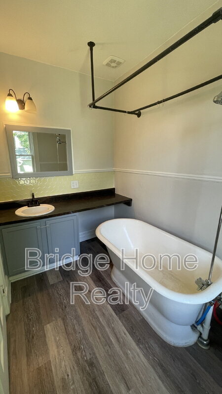 Building Photo - 401 N McKean St