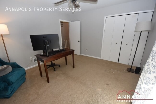 Building Photo - 1202 Hollyday Ct