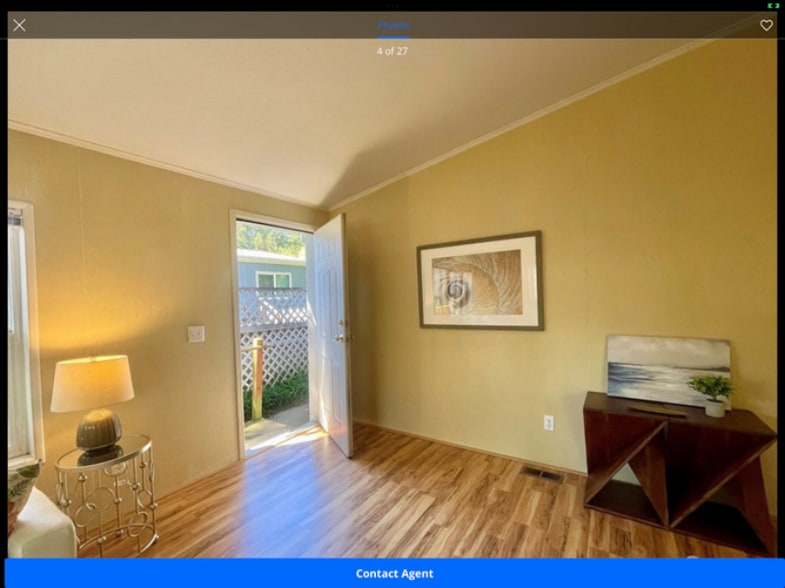 Building Photo - 2061 Victoria