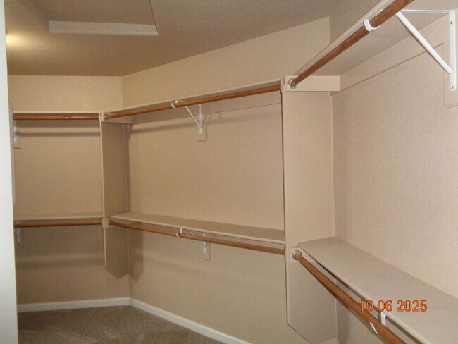 Building Photo - Exclusive community