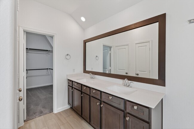 Building Photo - 5634 Amber Brook Ln