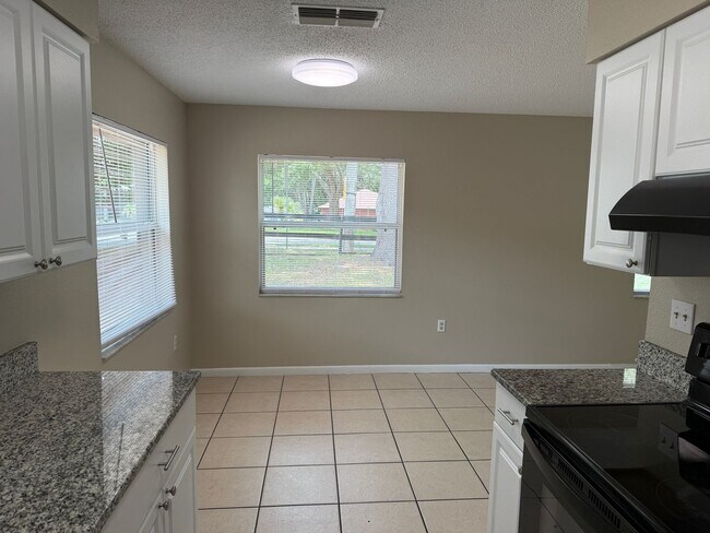 Building Photo - Leesburg Duplex