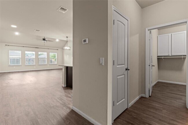 Building Photo - 407 Camellia Dr