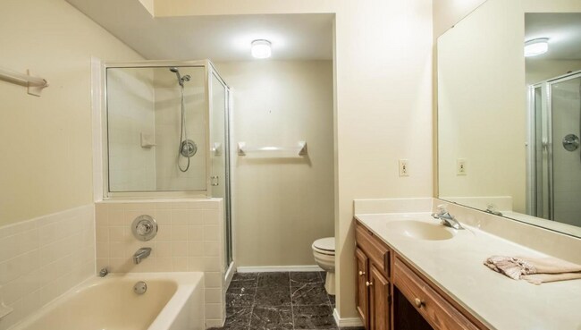 Building Photo - 5196 Hollow Wood Ct