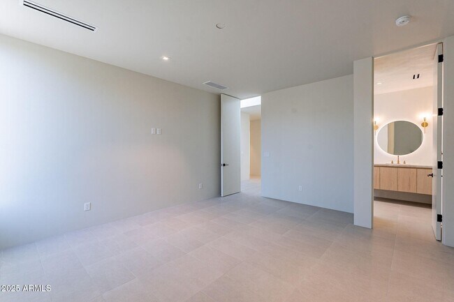 Building Photo - 5910 N 45th St