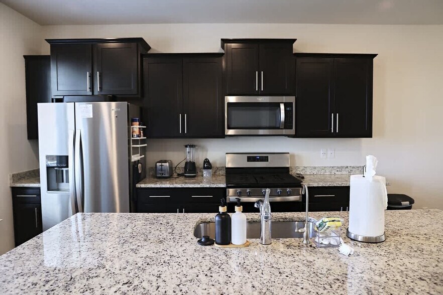 Building Photo - 9802 Summerton Dr