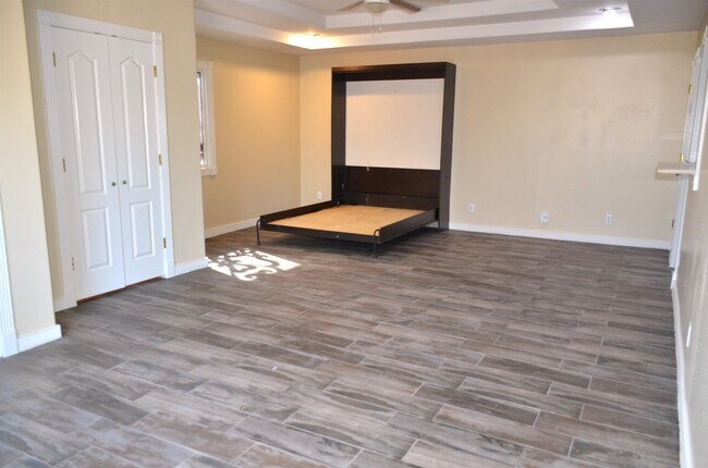 Building Photo - 308 E Olive St