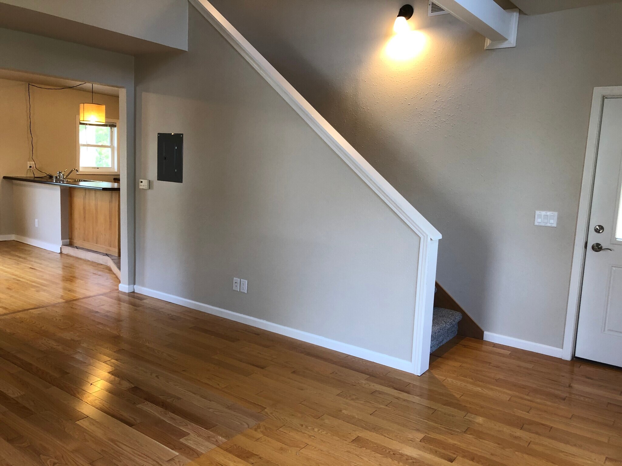 Building Photo - 954 1/2 Jenifer St