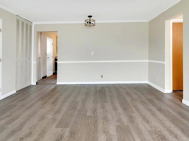 Building Photo - 2432 East Ave