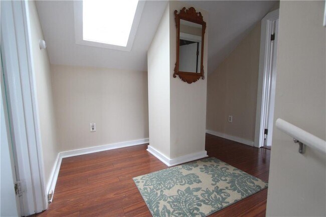 Building Photo - 28 Mcallister St