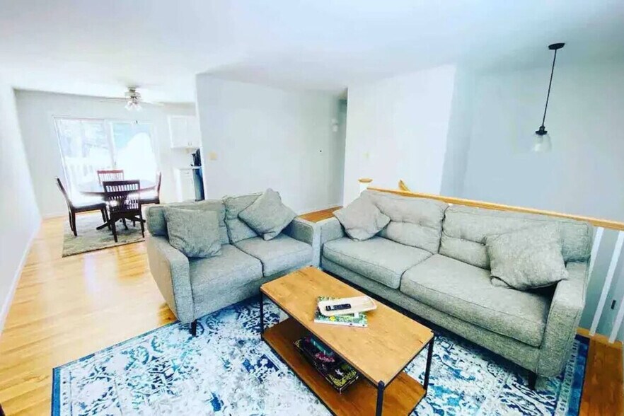 Building Photo - 19 Curt Blvd