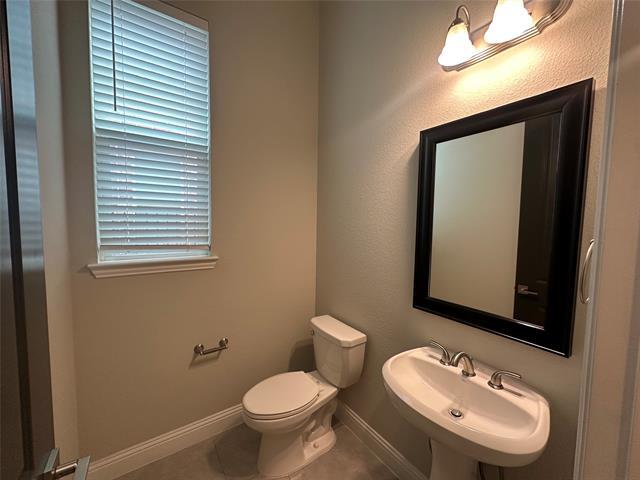 Building Photo - 7105 Royal View Dr