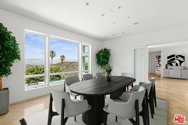 Building Photo - 14435 Mulholland Dr