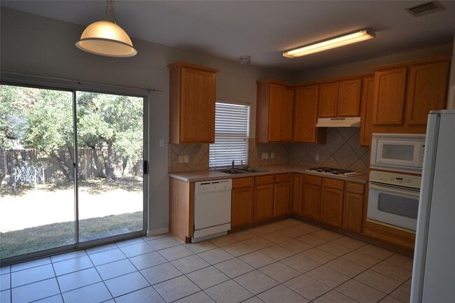 Building Photo - 1501 Encino Dr