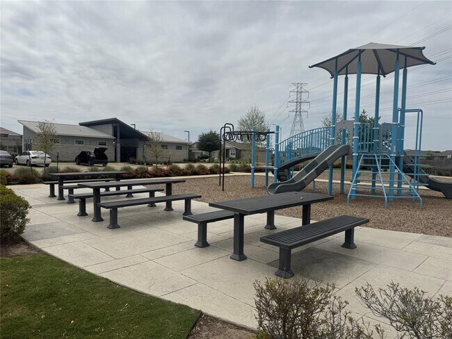 Building Photo - 7511 Traylor Cv