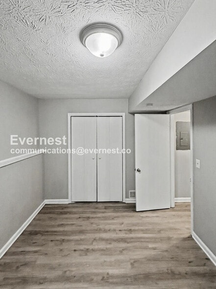 Building Photo - 800 Cedar Lake Dr SE