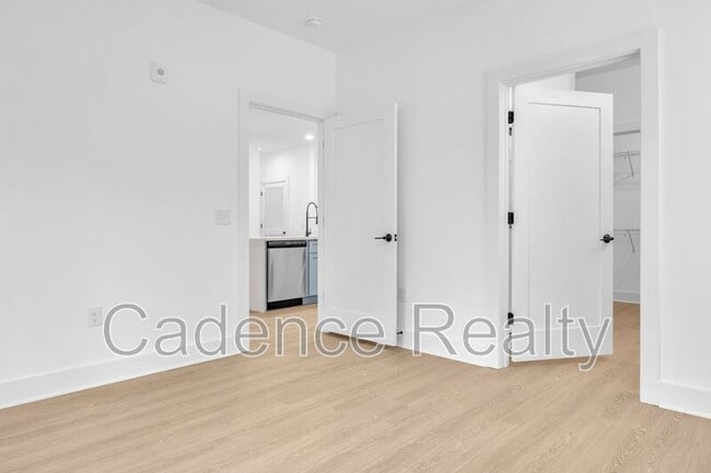 Building Photo - 614 S Kerr Ave