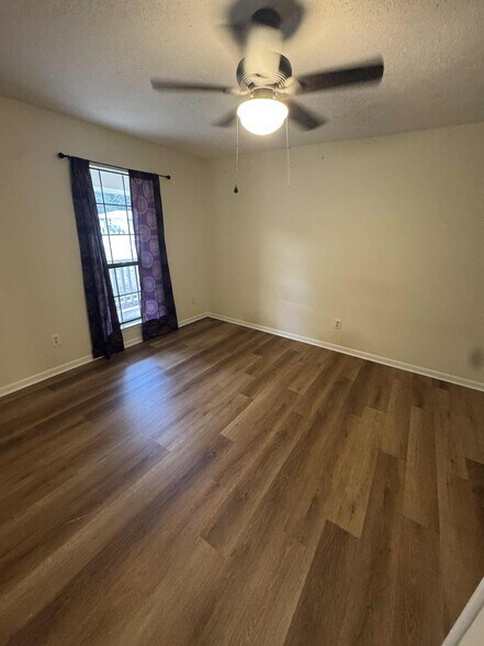 Building Photo - 123 Raintree Blvd