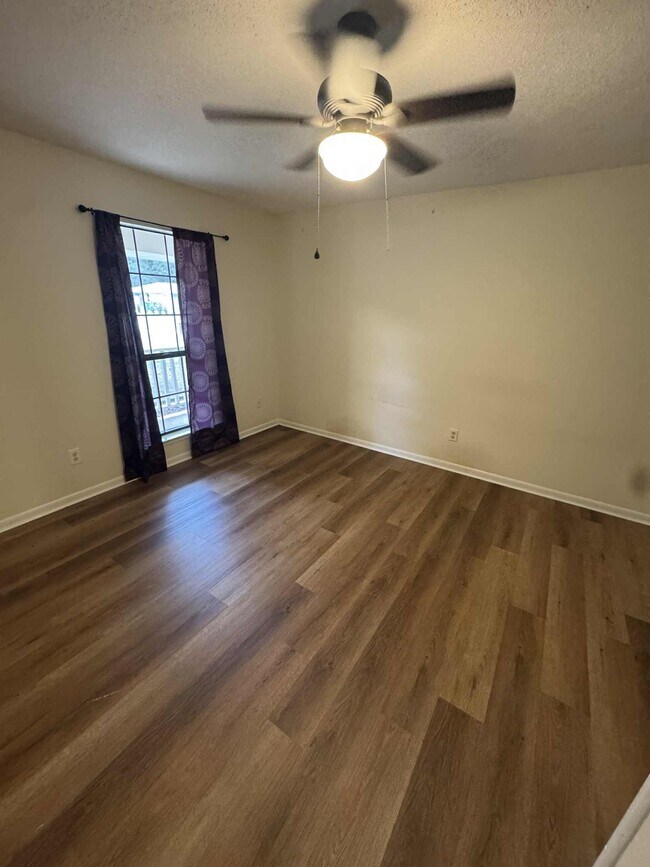 Building Photo - 123 Raintree Blvd