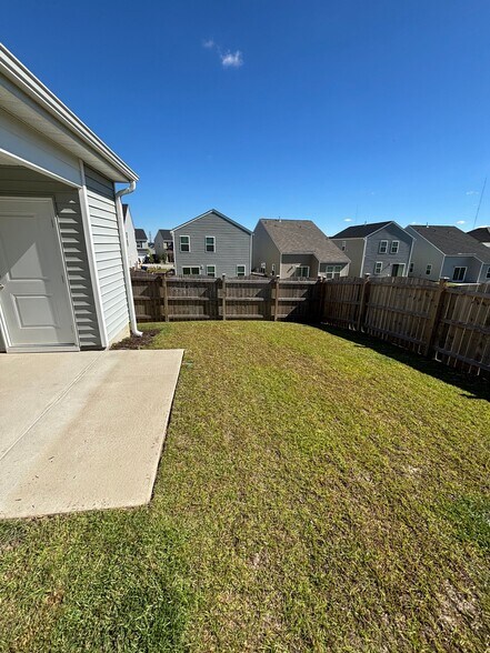 Building Photo - 1054 Crescent Corner Dr