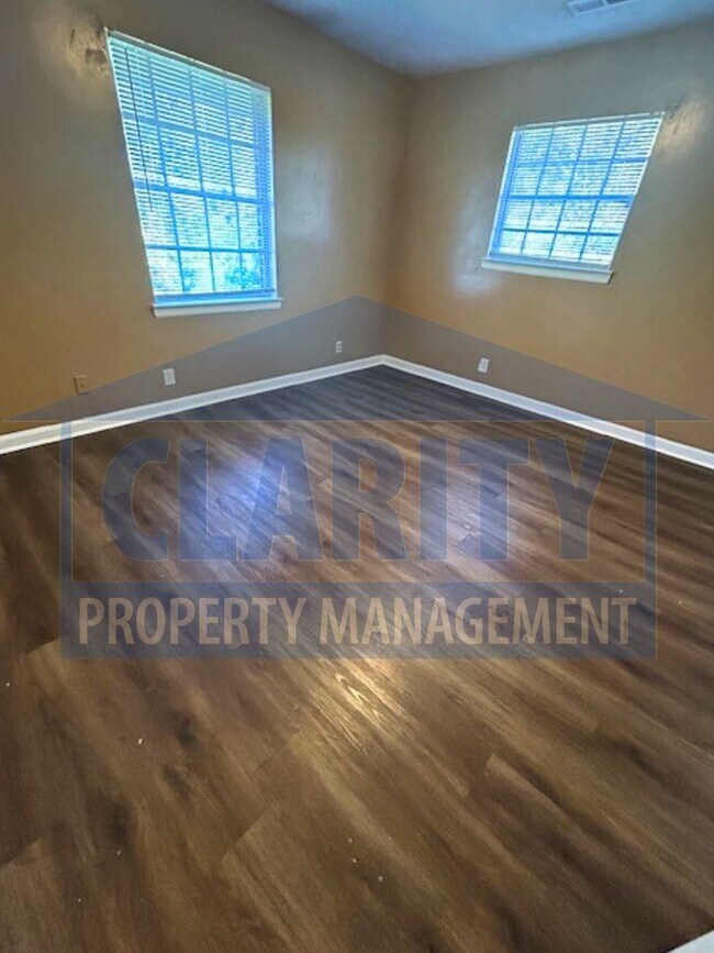 Building Photo - Large, four bedroom home in Chattanooga!