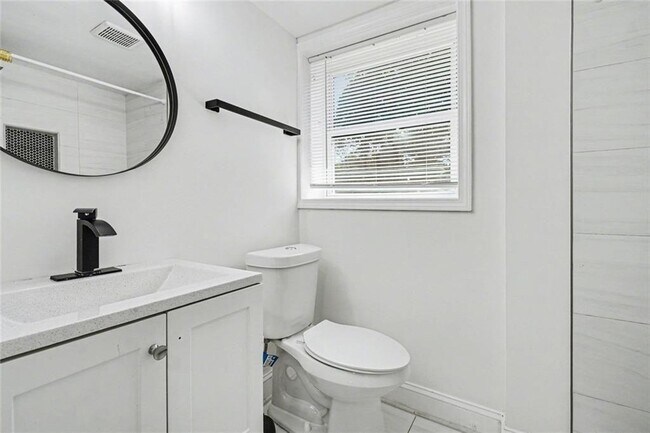 Building Photo - 2637 Casher Dr