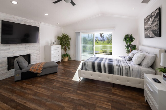 Building Photo - 41215 Carlotta Dr