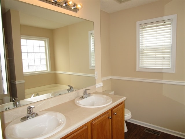 Building Photo - 134 Richmond Dr