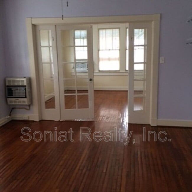 Building Photo - 5324 Prytania St