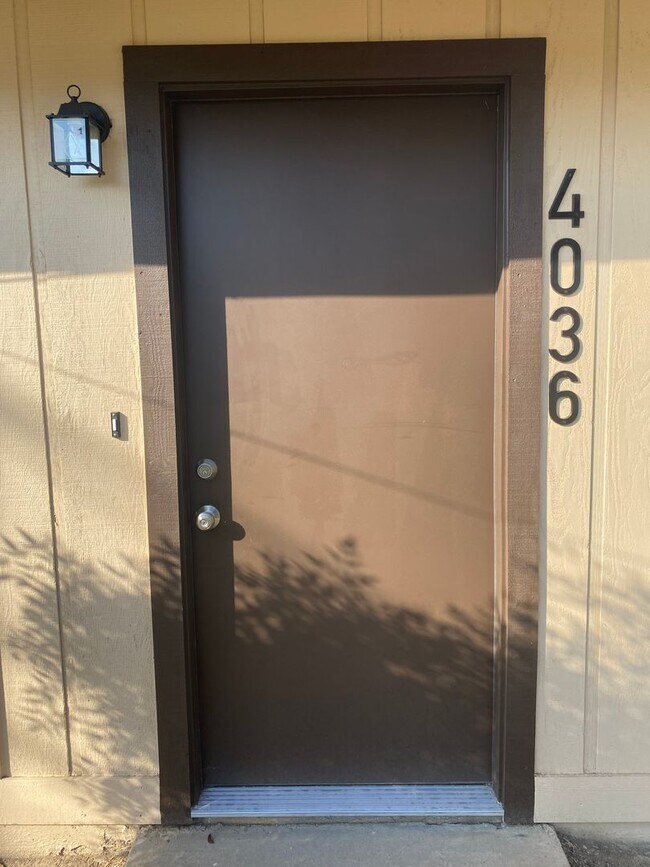 Building Photo - 1134-1140 Chinowth / 4030-4036 Tulare