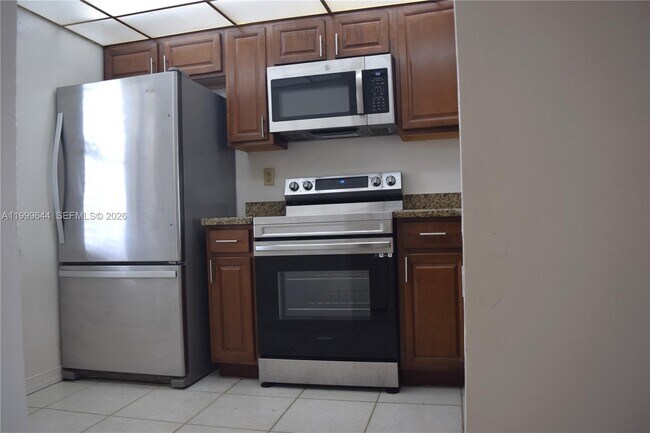 Building Photo - 10013 Winding Lake Rd