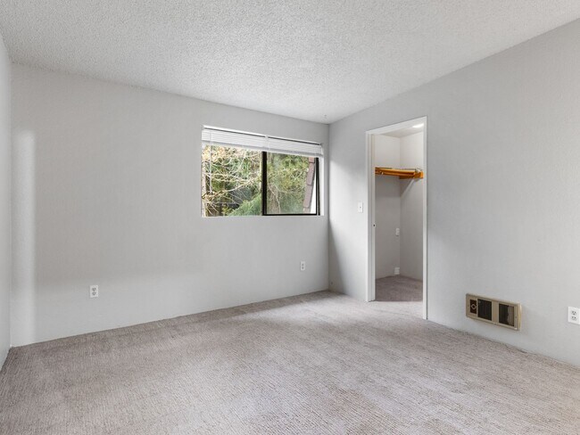 Building Photo - 6003