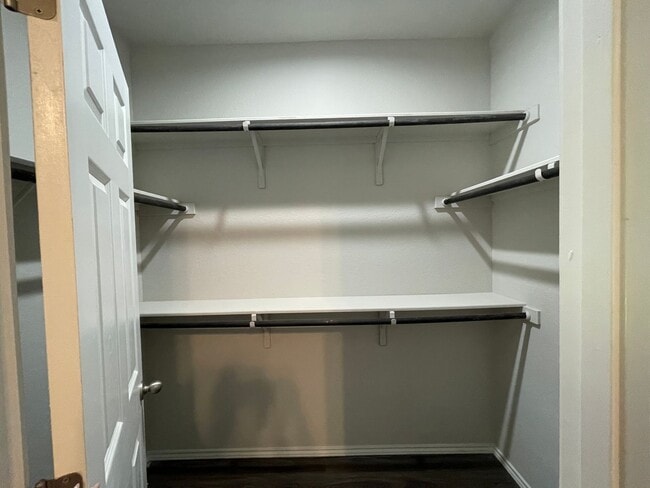 Building Photo - TOWNHOME FOR RENT