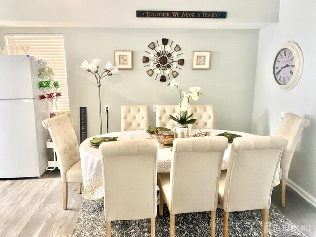 Building Photo - 28 Bay Ave