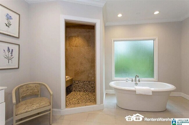 Building Photo - Remarkable 5 bedroom 6 bathroom estate loaded with charm