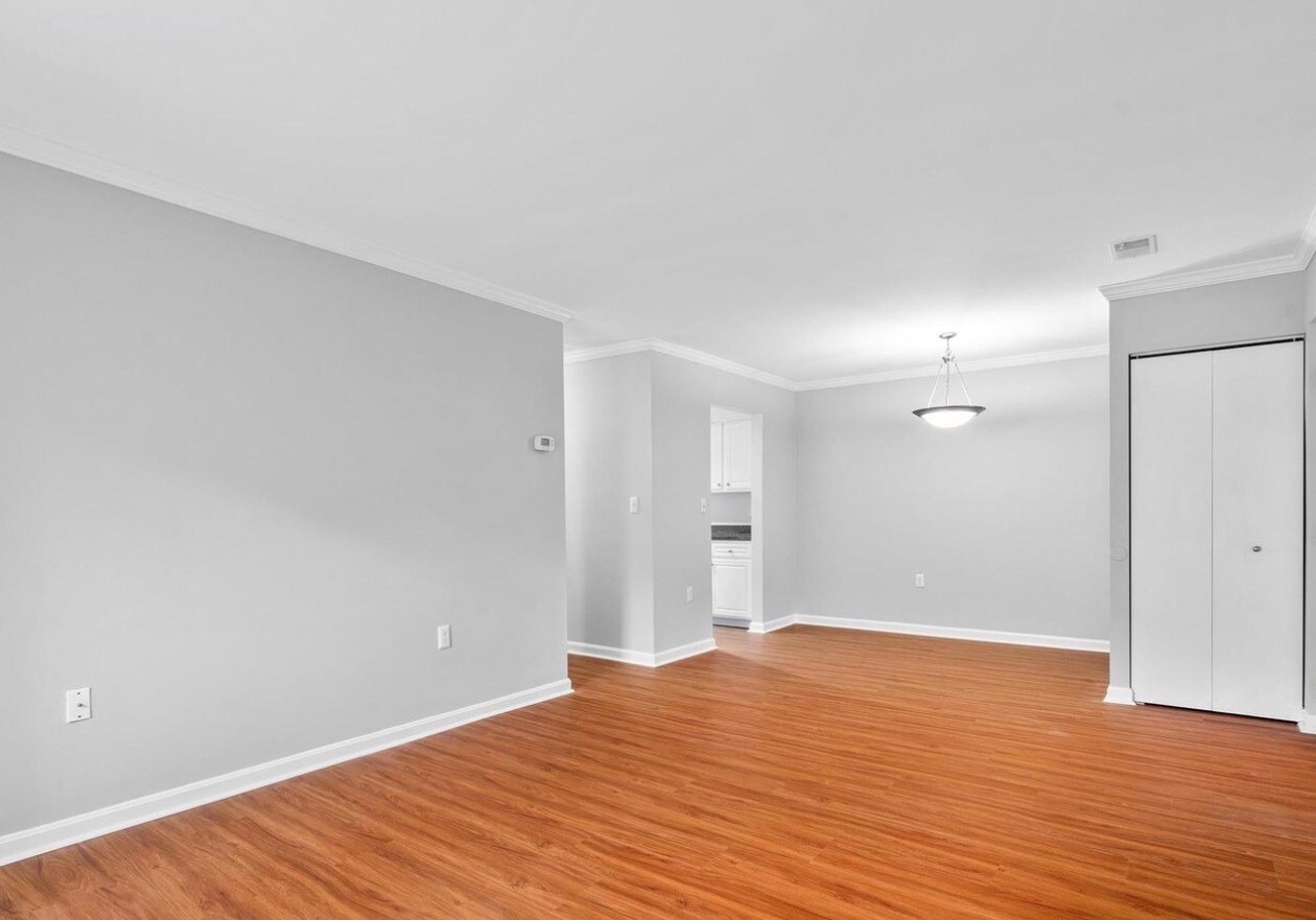 Building Photo - 18334 Streamside Dr
