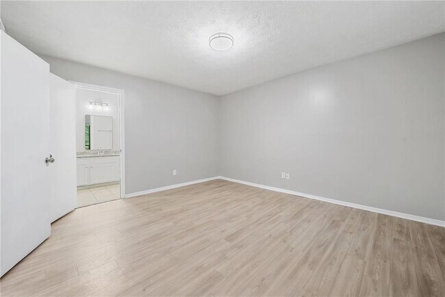 Building Photo - 113 Tuxworth Cir