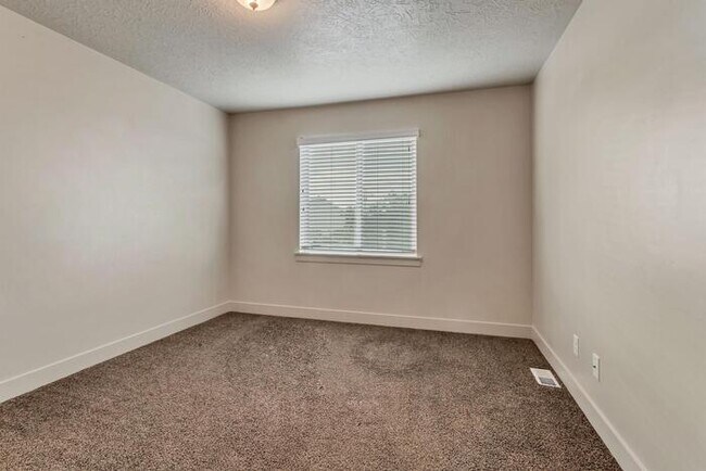 Building Photo - 423 S Spanish Trails Blvd