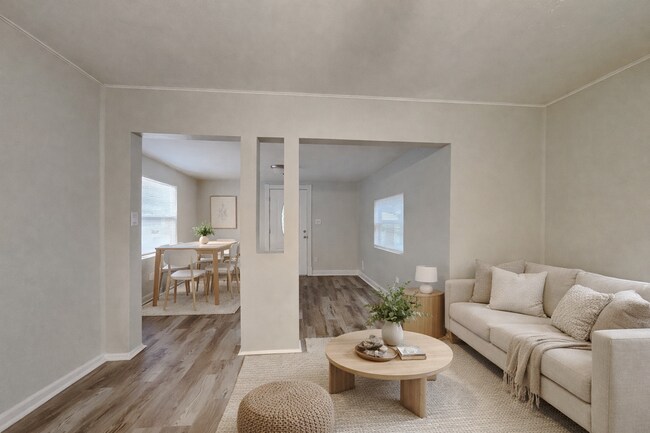 Building Photo - Charming 3 Bed Home with Fenced Yard in Tampa, FL